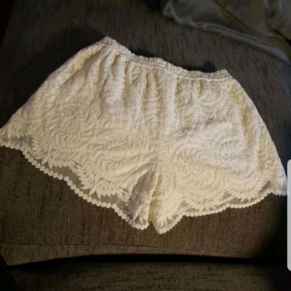 Francesca's Alya Ivory Lace & Mesh Shorts Sz. Small Boho, Embroidered, Floral - Picture 3 of 7